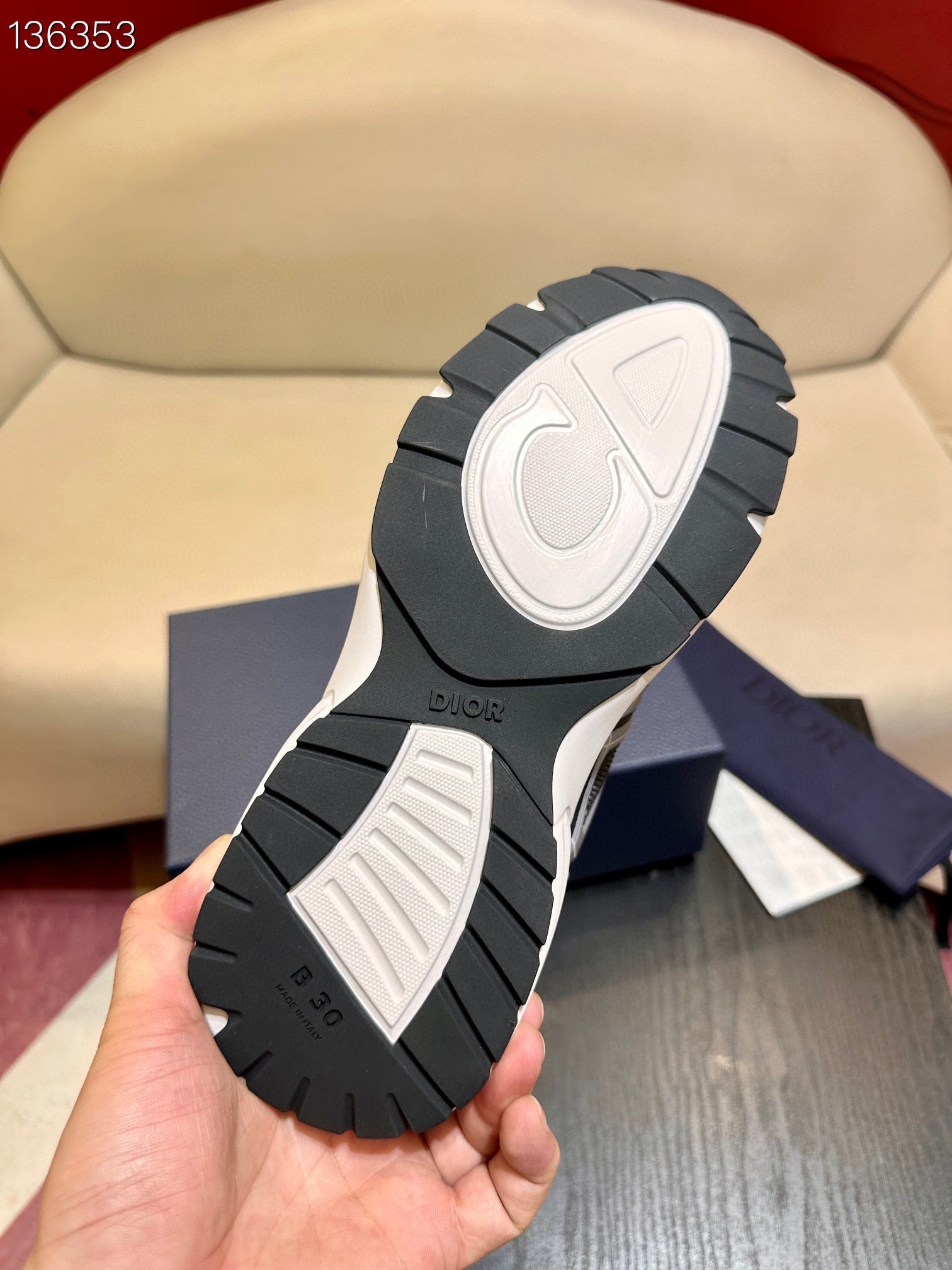 Mehrfarbige Schuhe