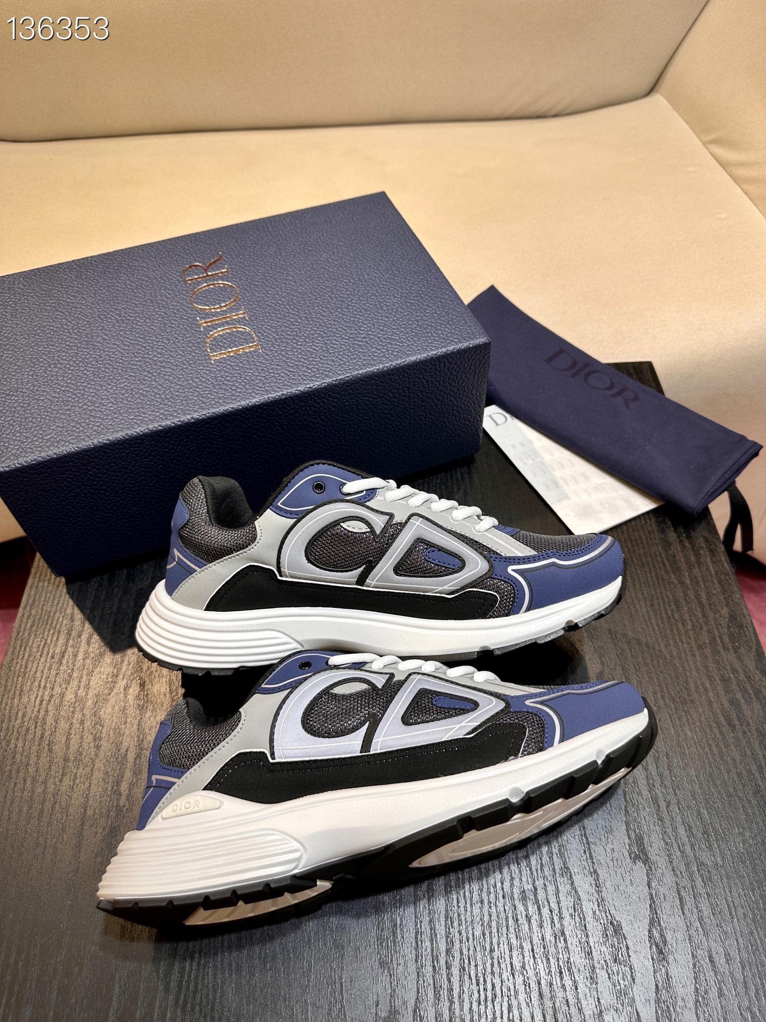 Mehrfarbige Schuhe