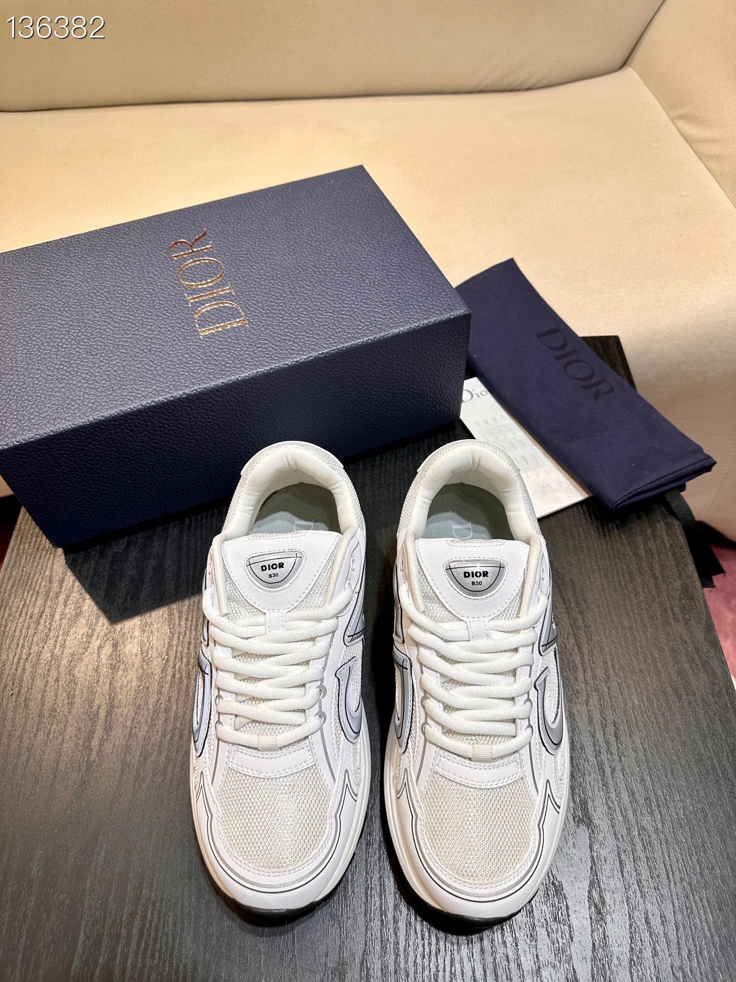 Mehrfarbige Schuhe