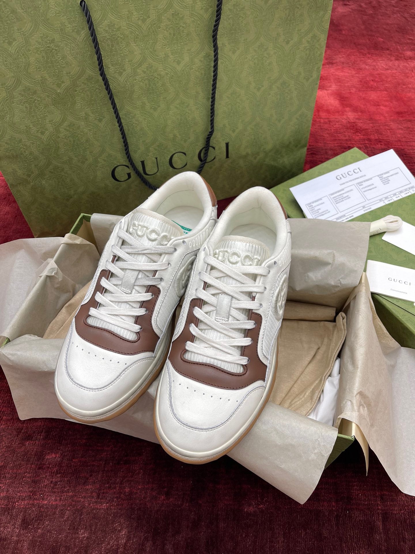 Weiße Schuhe