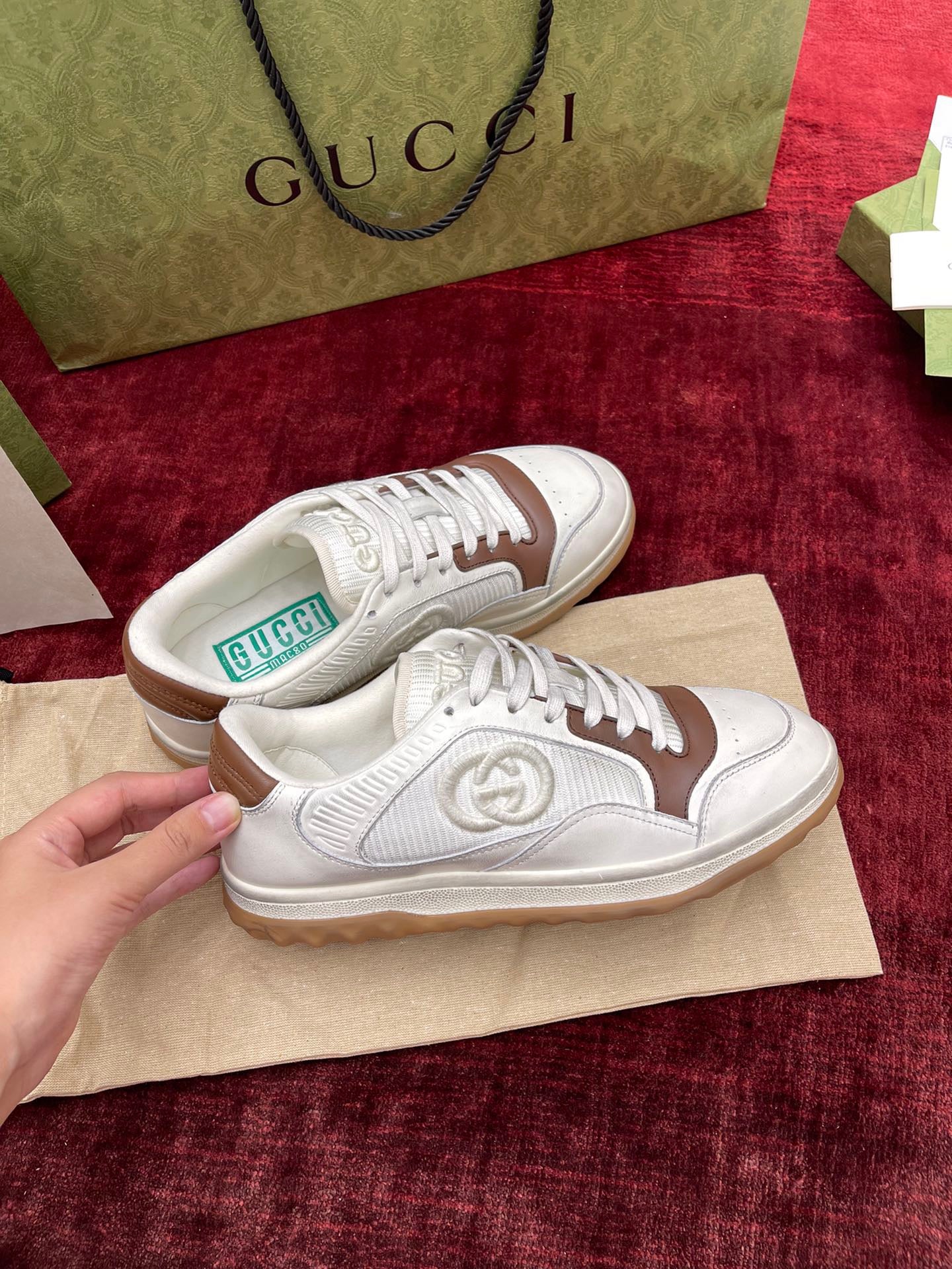 Weiße Schuhe