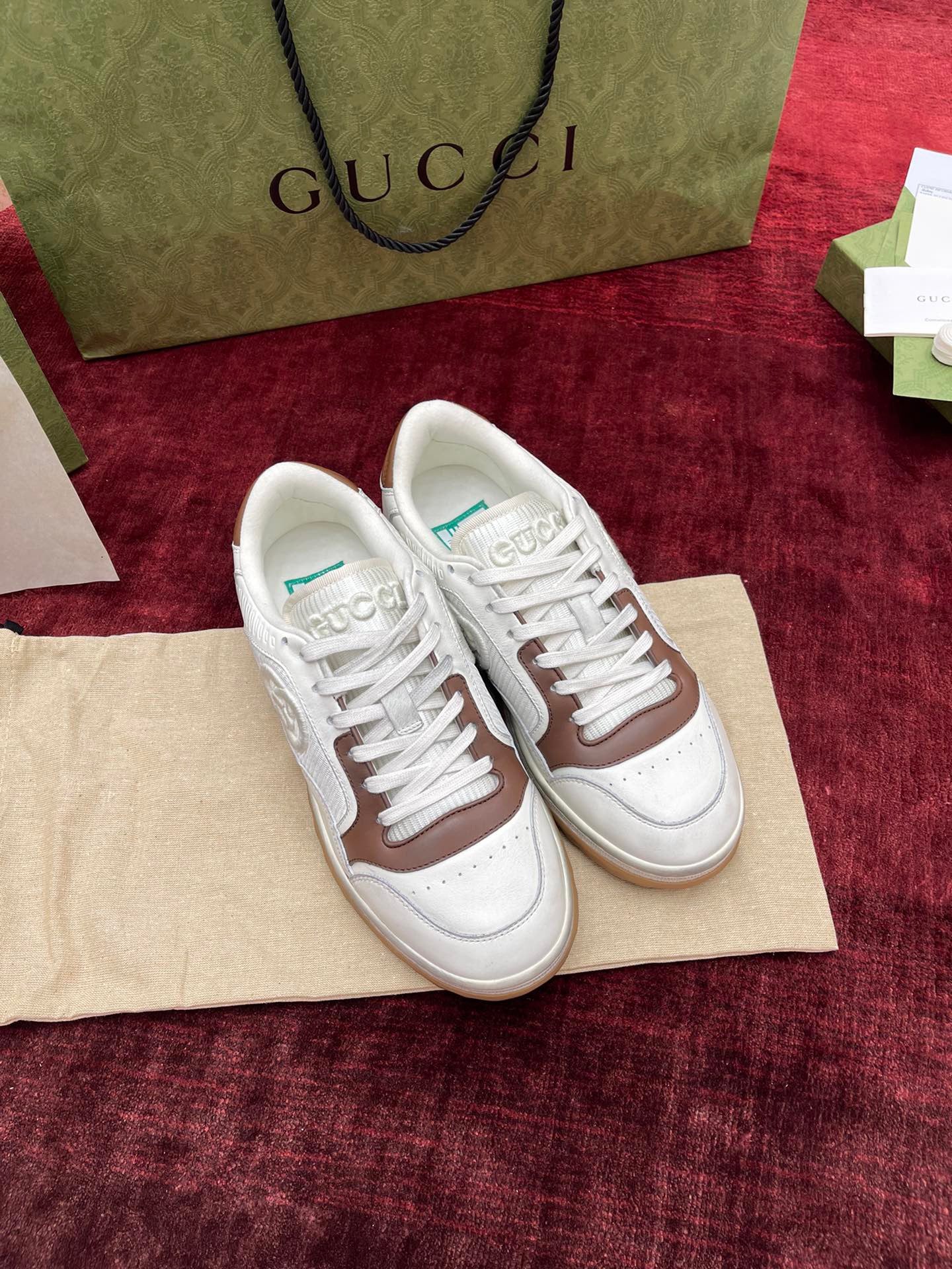 Weiße Schuhe