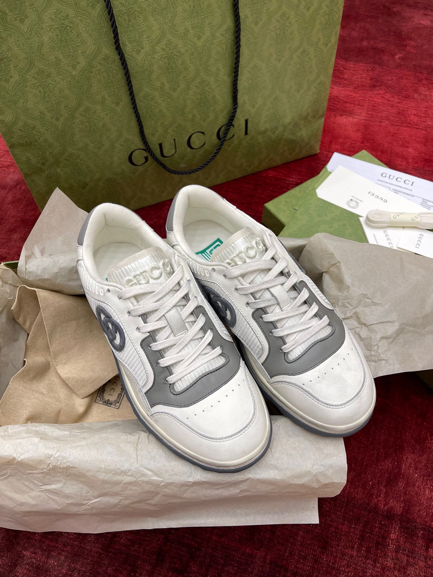 Weiße Schuhe