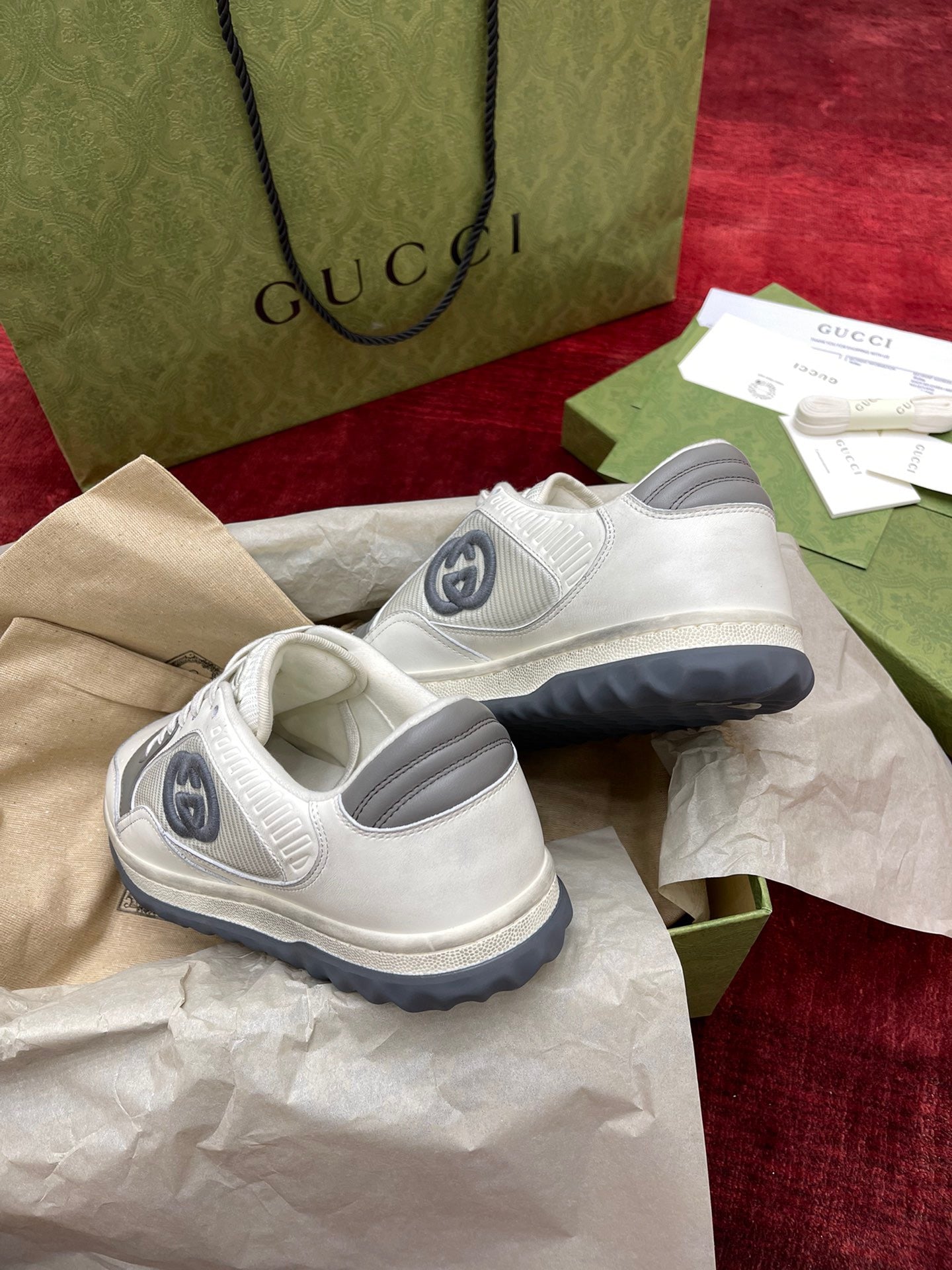 Weiße Schuhe