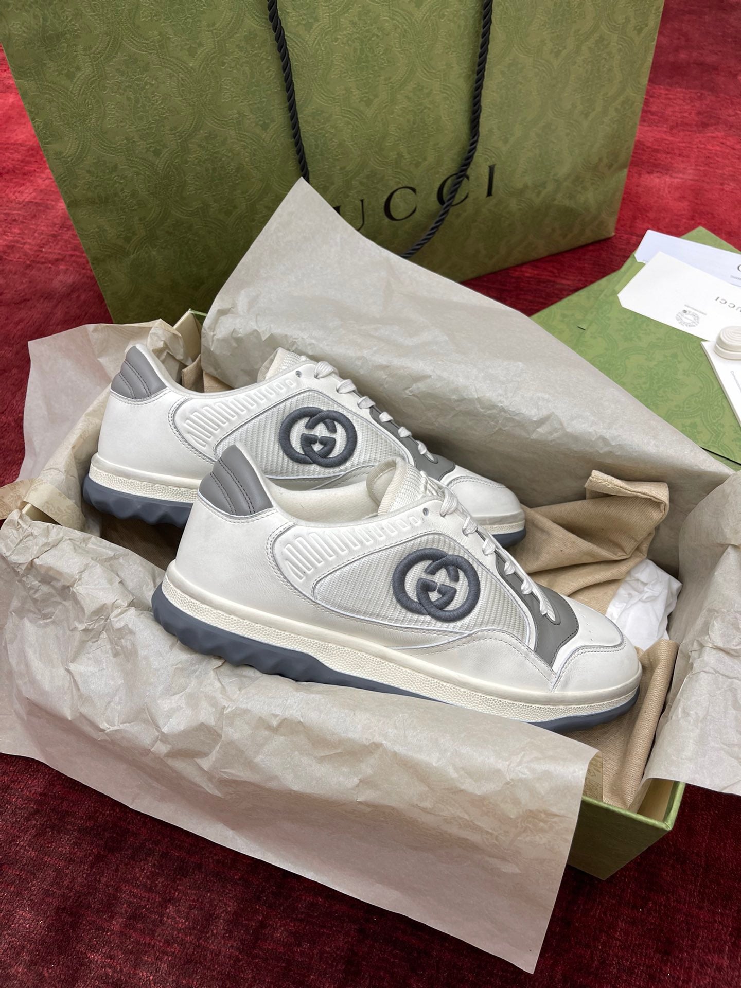 Weiße Schuhe