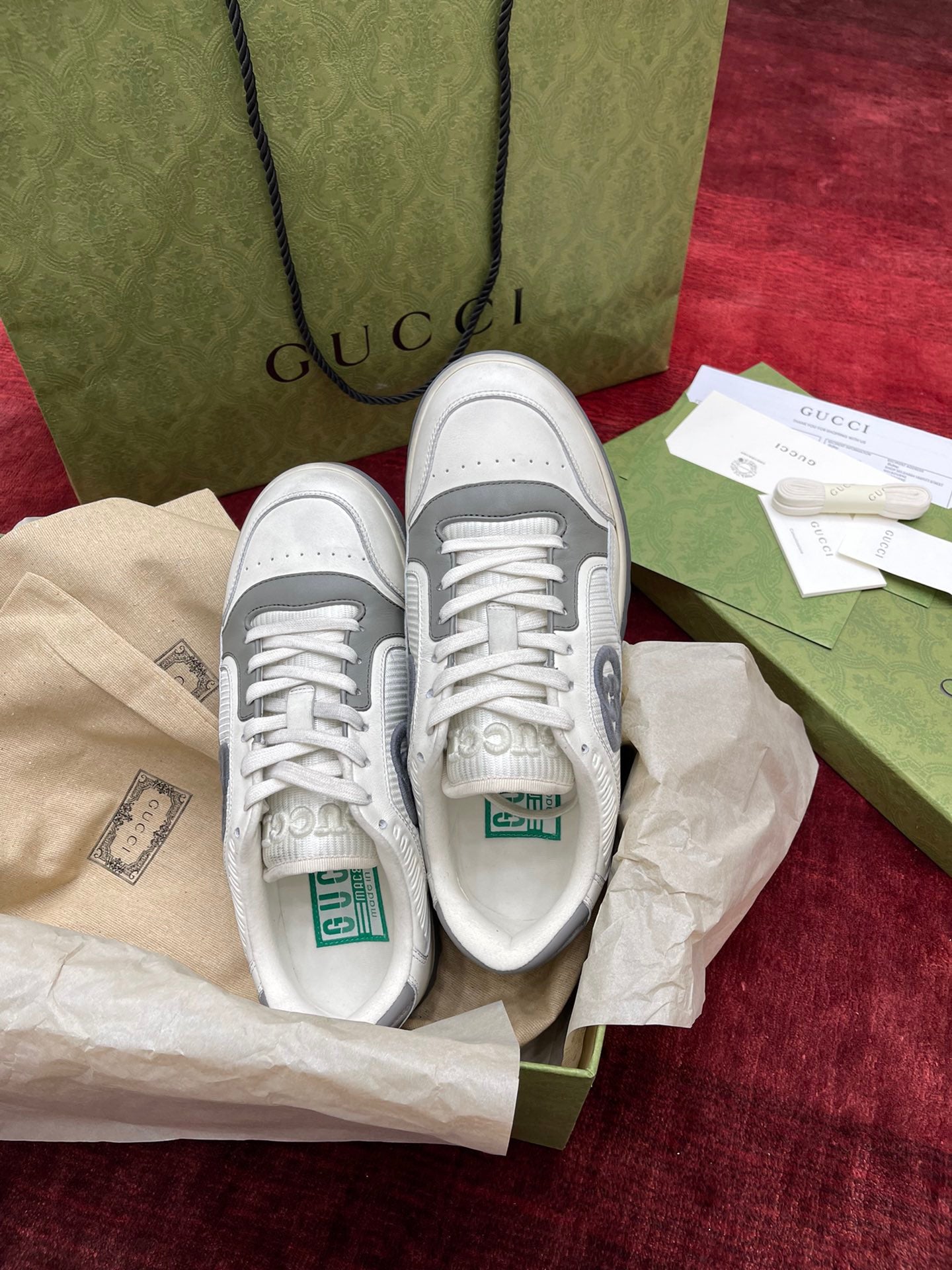 Weiße Schuhe