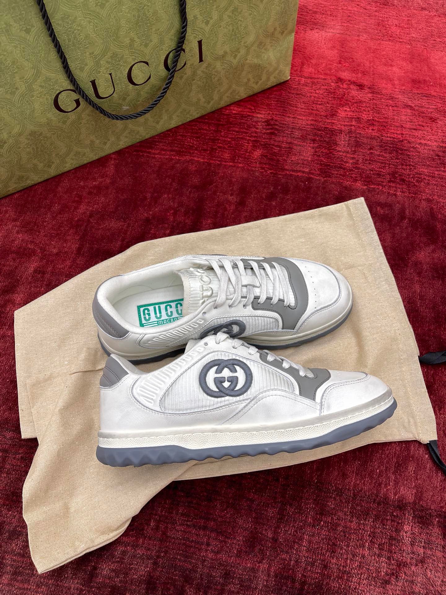Weiße Schuhe
