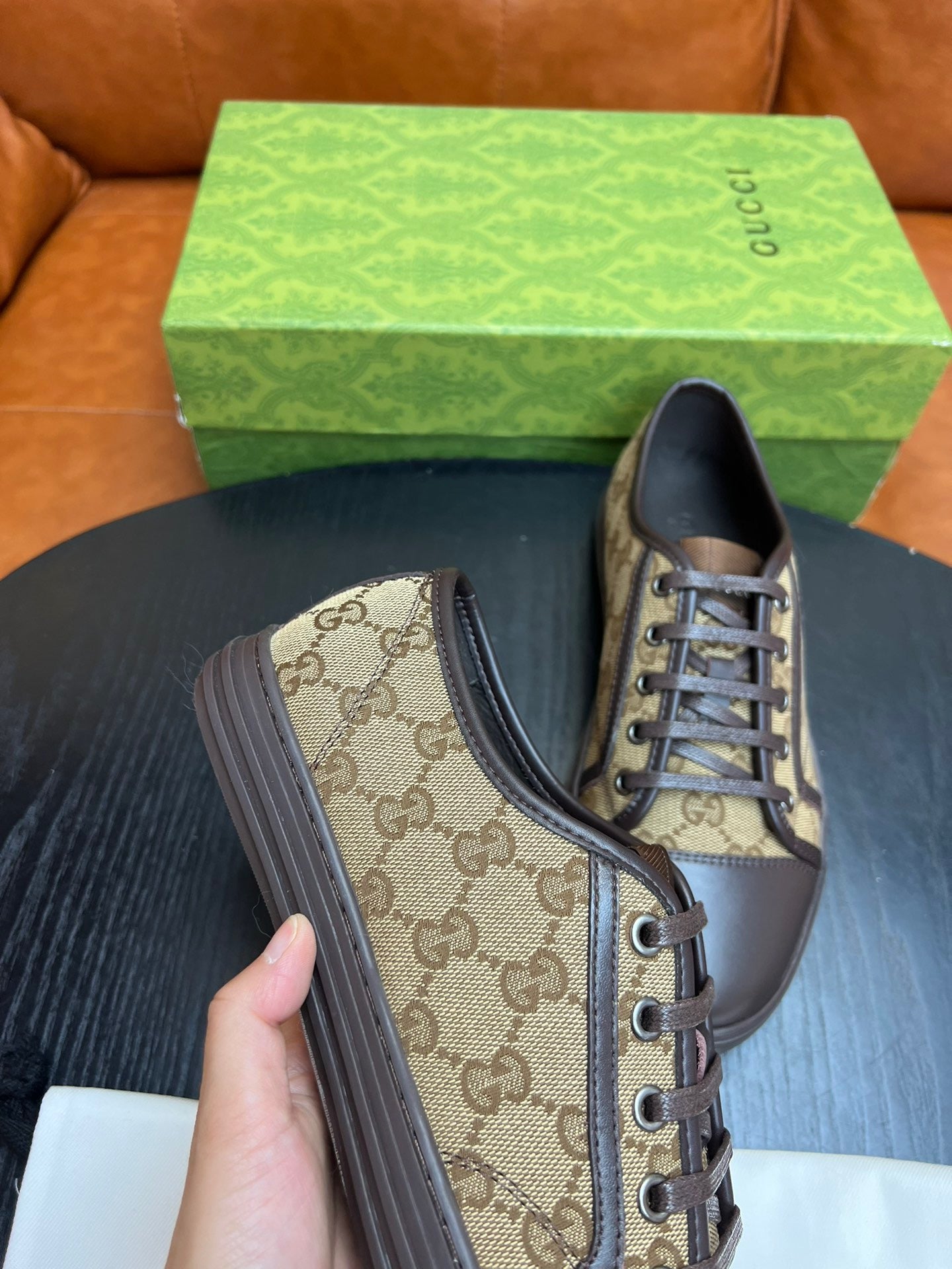 Mehrfarbige Schuhe