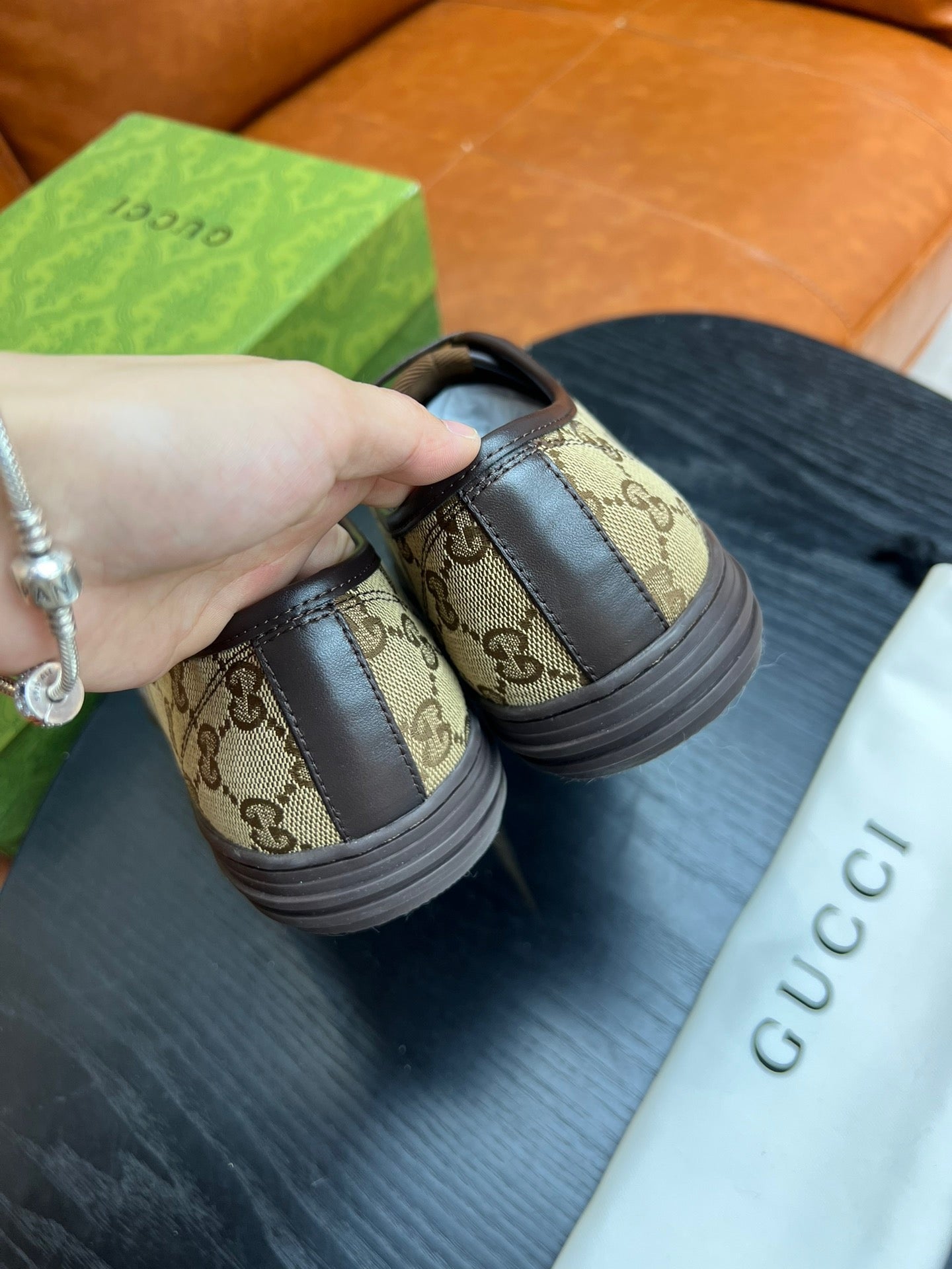 Mehrfarbige Schuhe