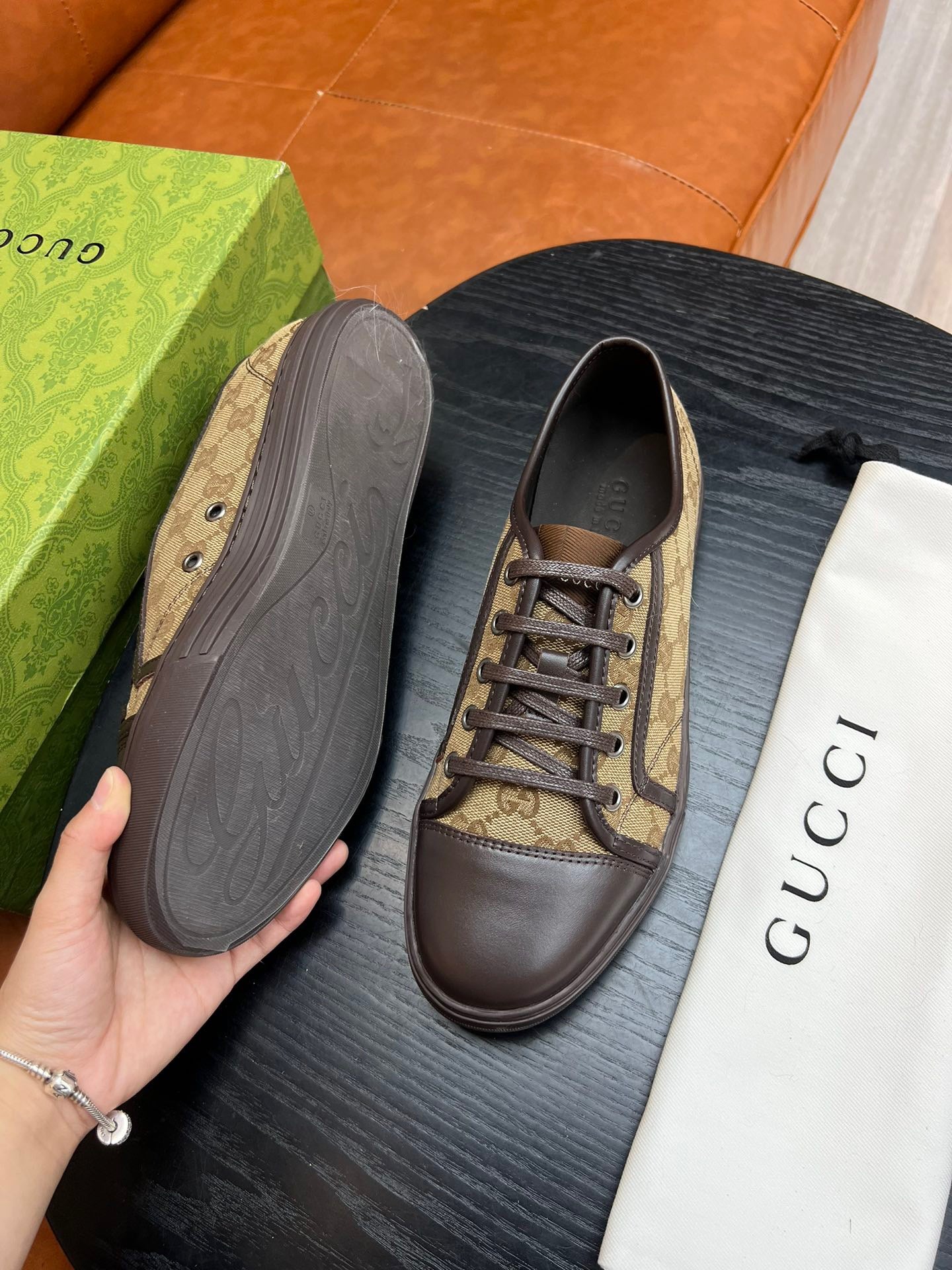 Mehrfarbige Schuhe