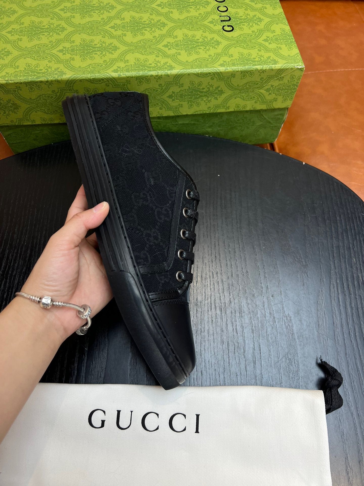 Mehrfarbige Schuhe