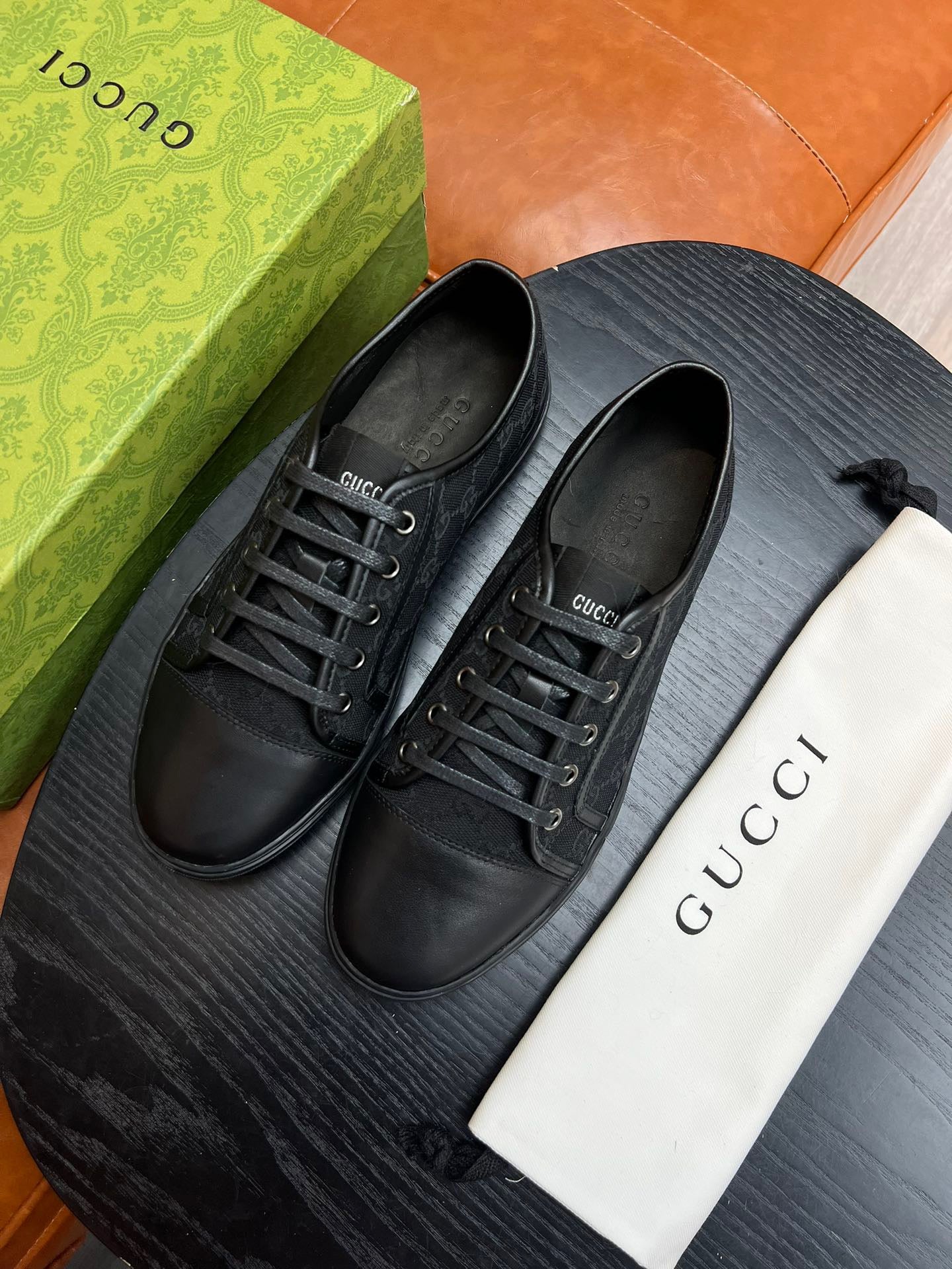 Mehrfarbige Schuhe