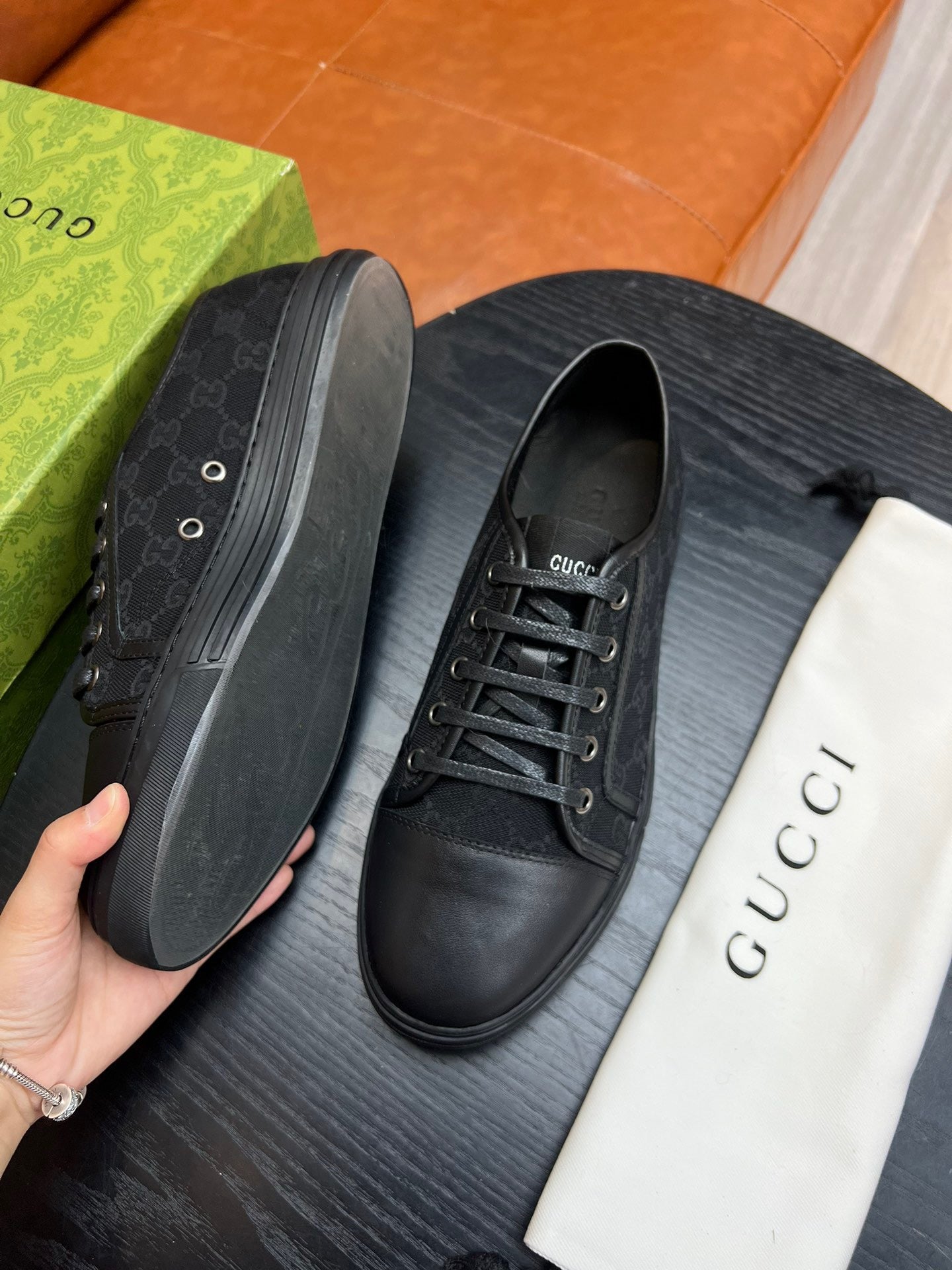 Mehrfarbige Schuhe