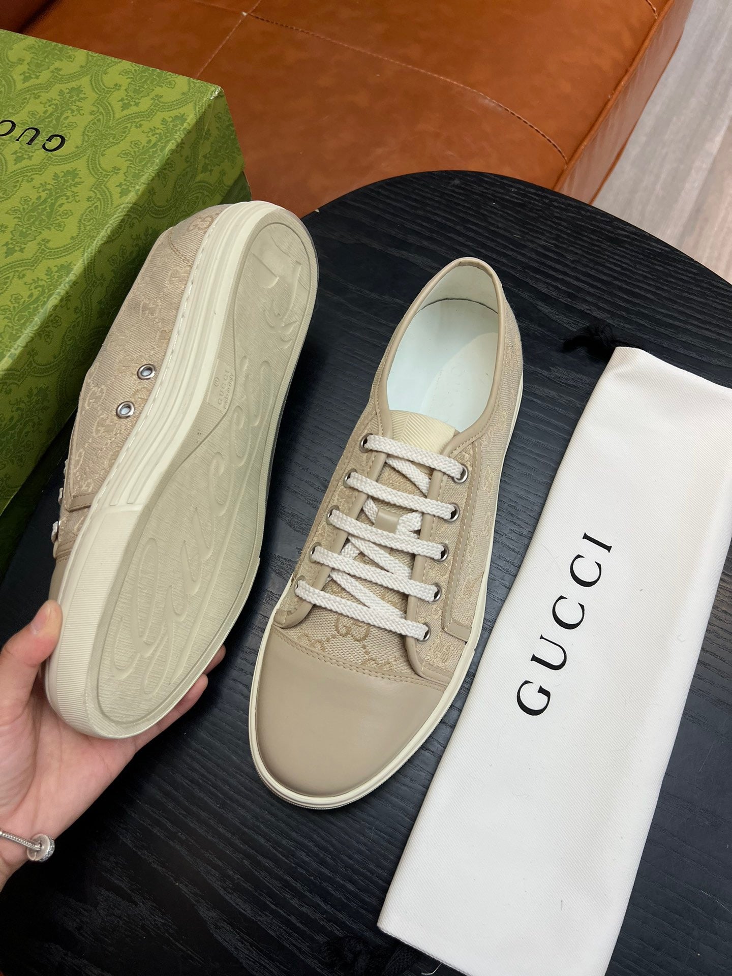 Mehrfarbige Schuhe
