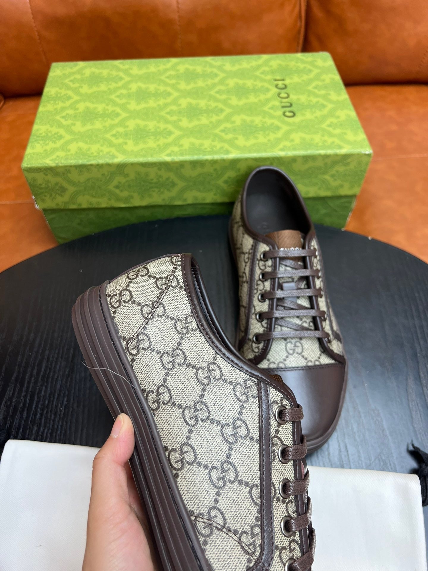 Mehrfarbige Schuhe