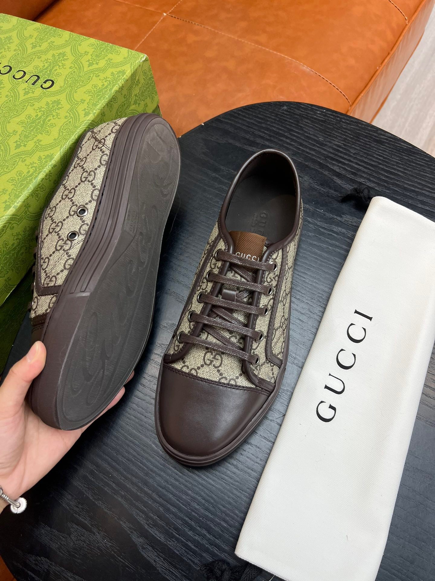 Mehrfarbige Schuhe