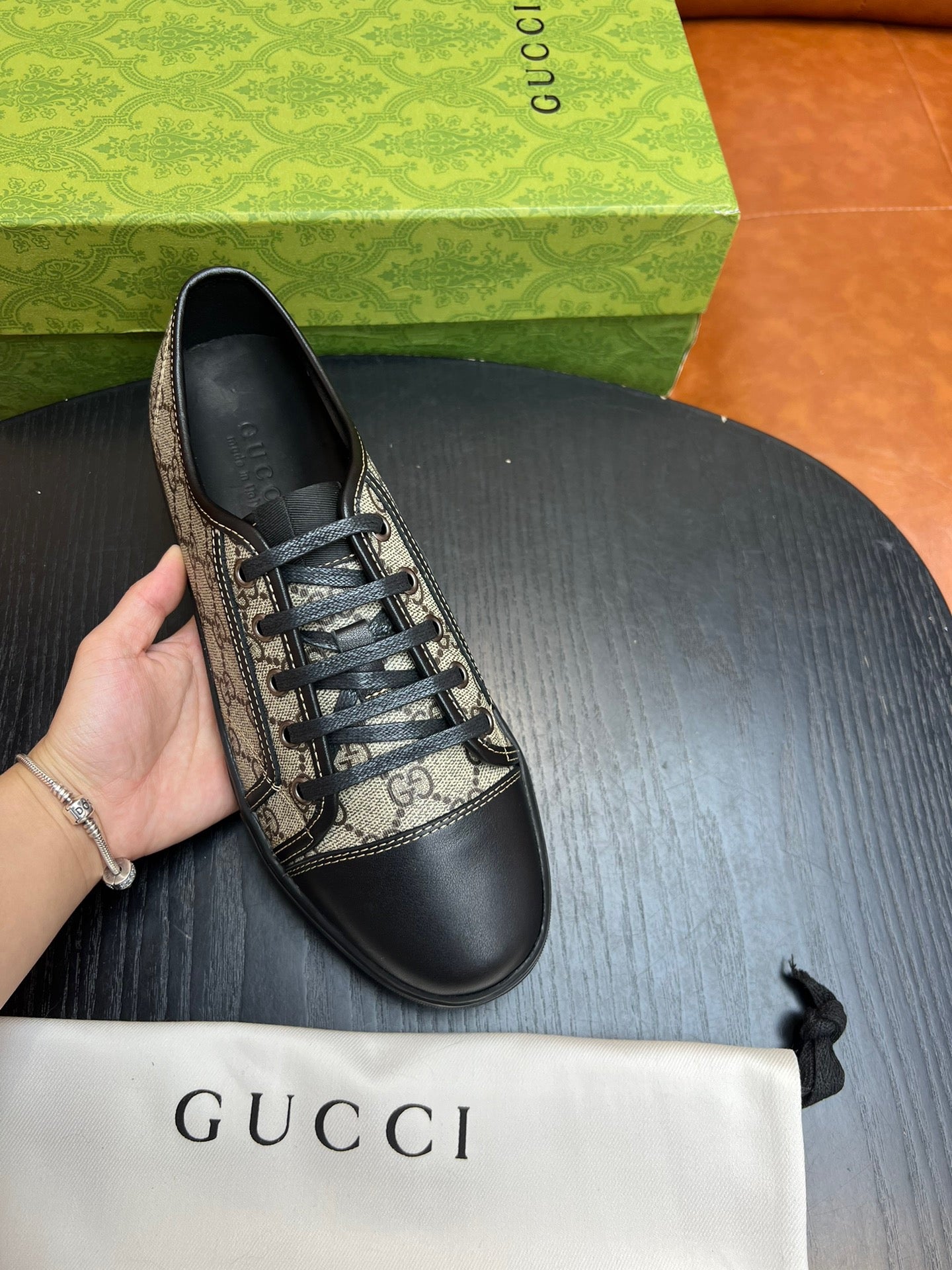 Mehrfarbige Schuhe