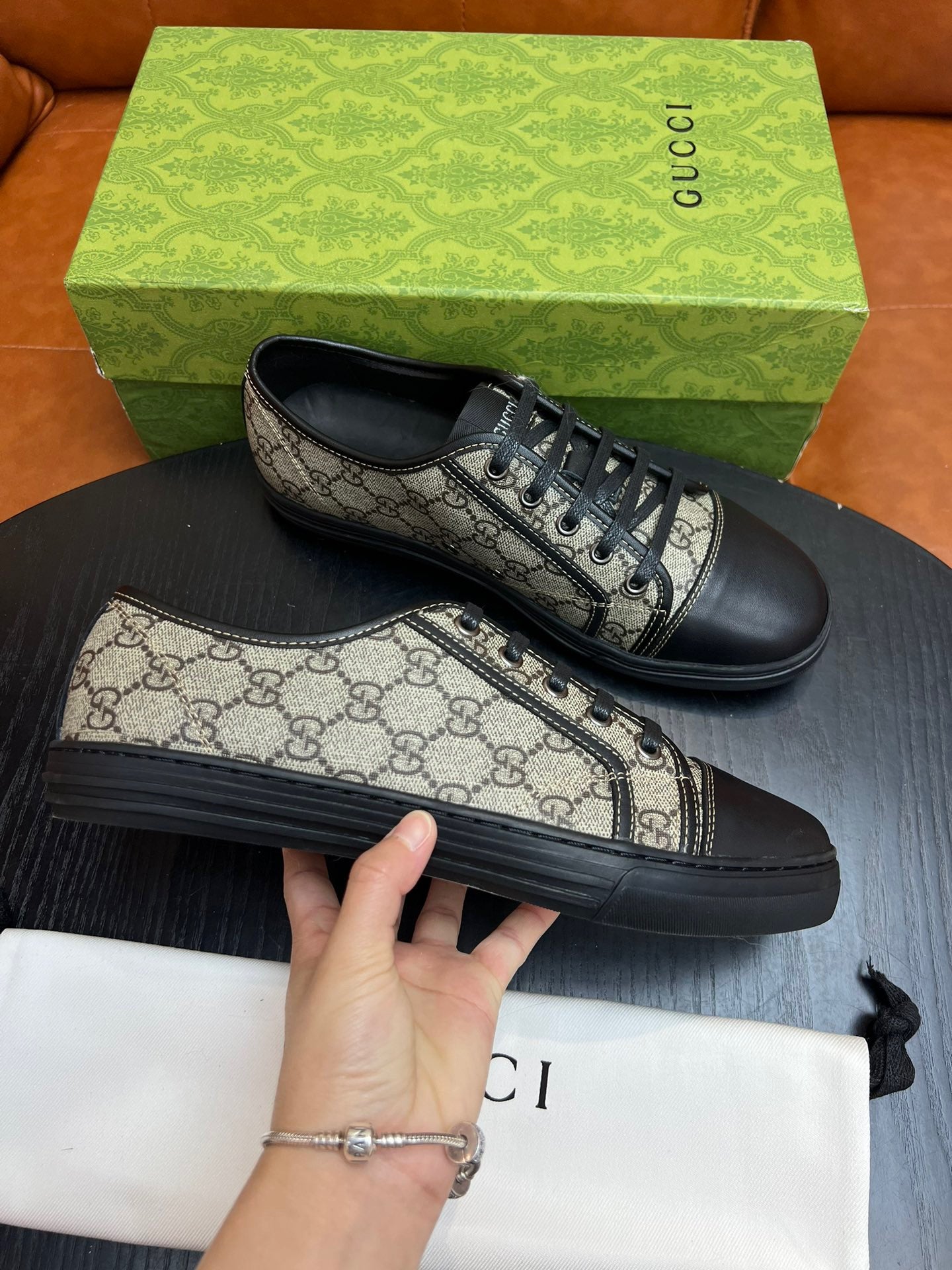 Mehrfarbige Schuhe