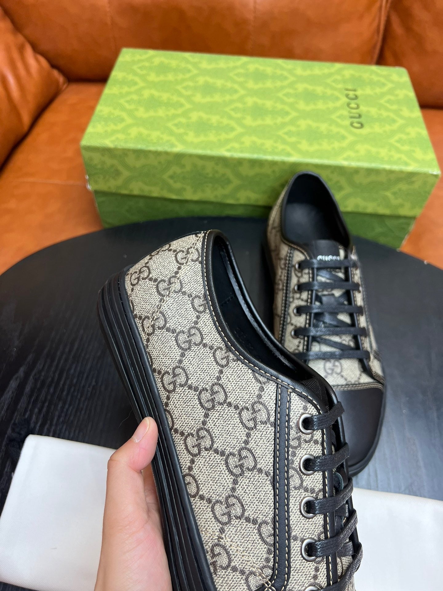 Mehrfarbige Schuhe