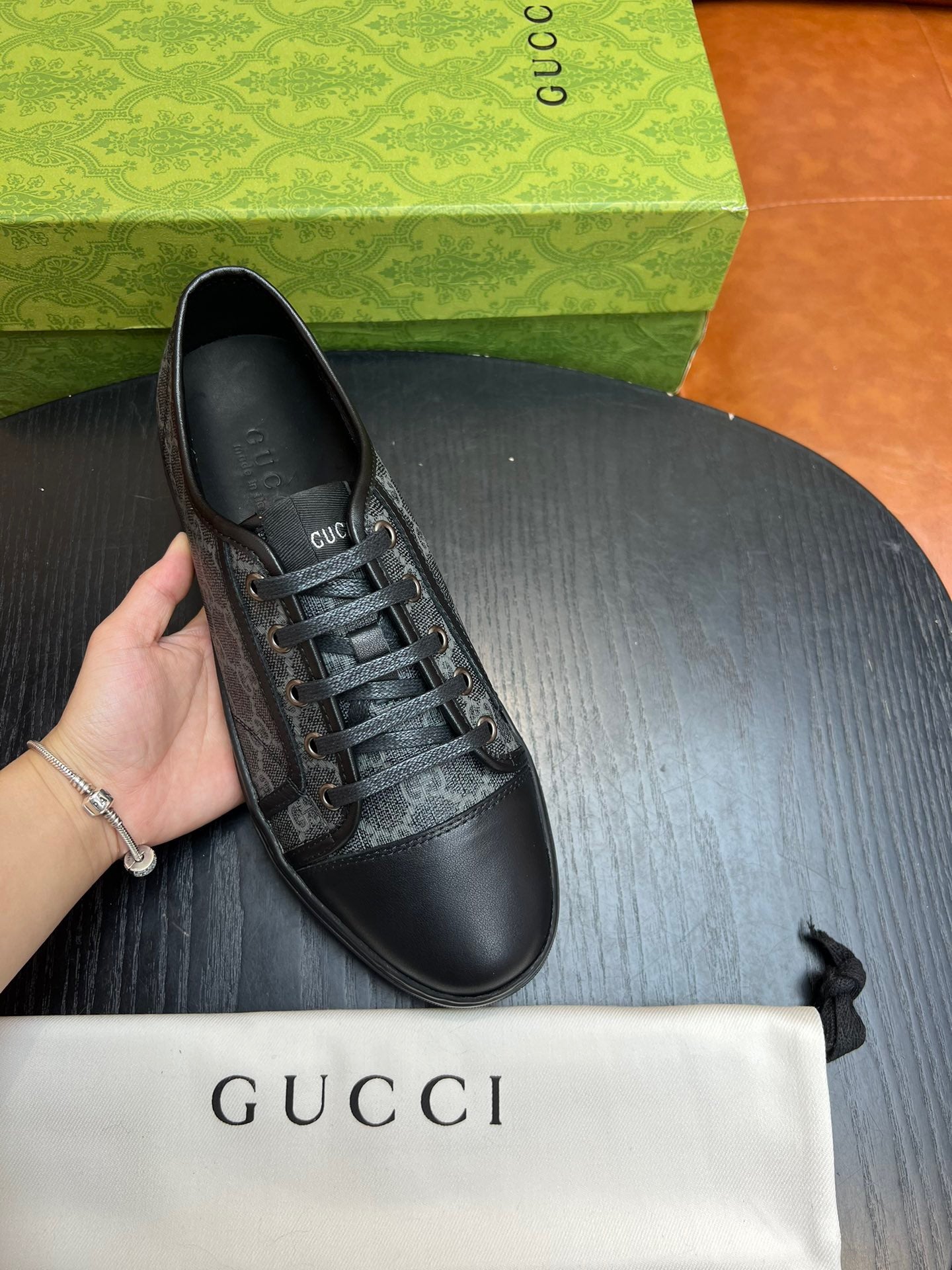 Mehrfarbige Schuhe