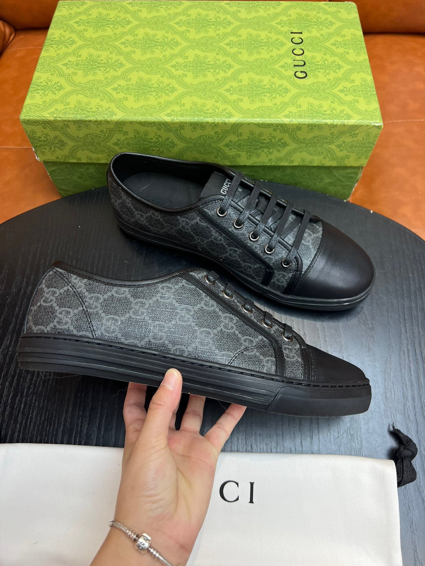 Mehrfarbige Schuhe