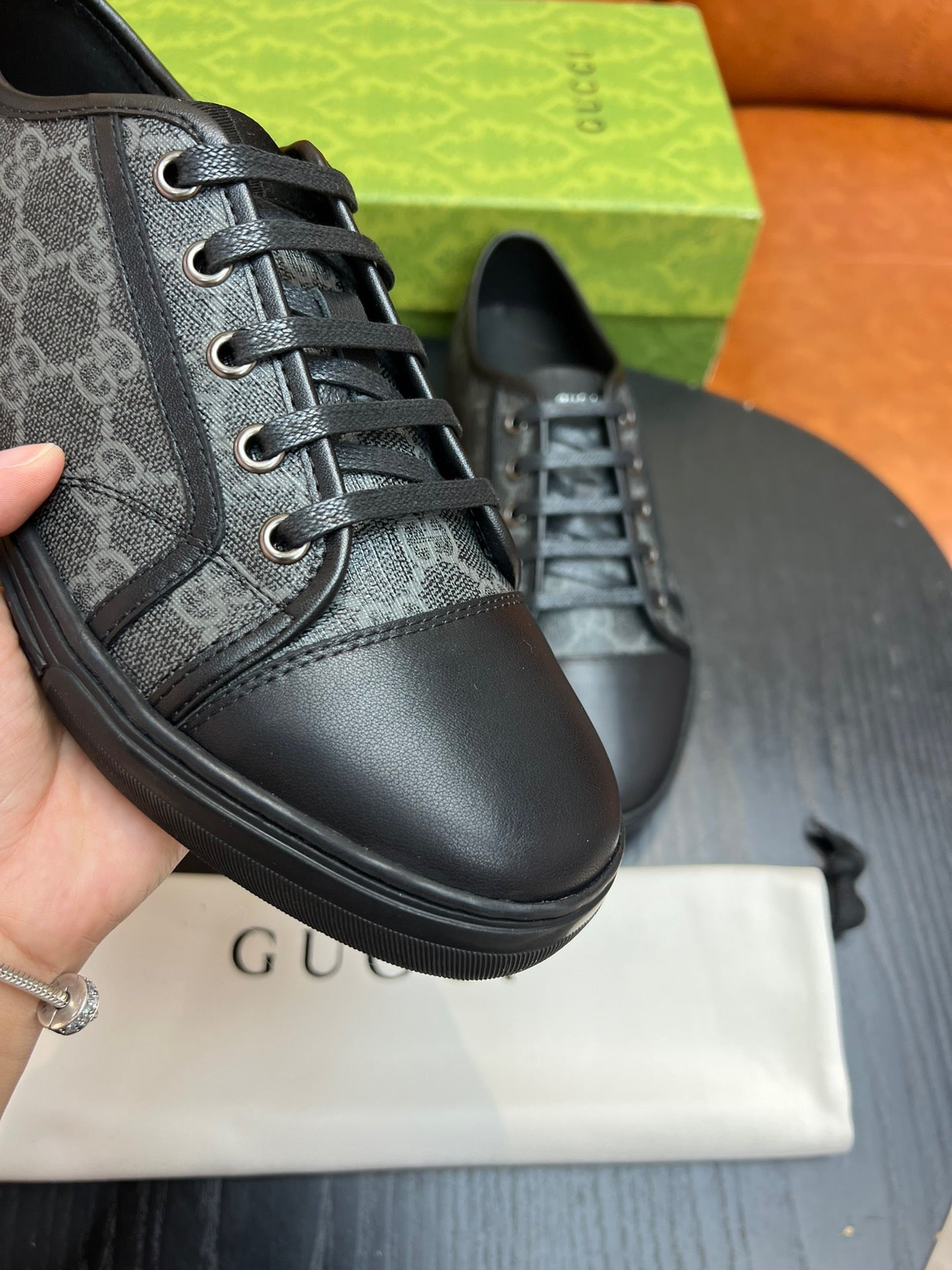 Mehrfarbige Schuhe