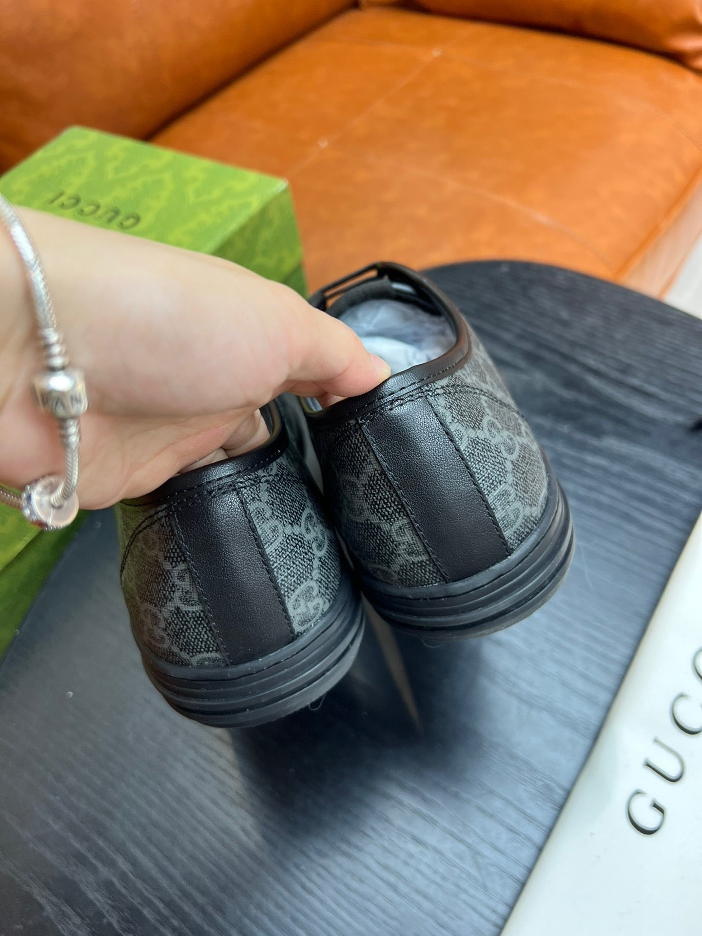 Mehrfarbige Schuhe