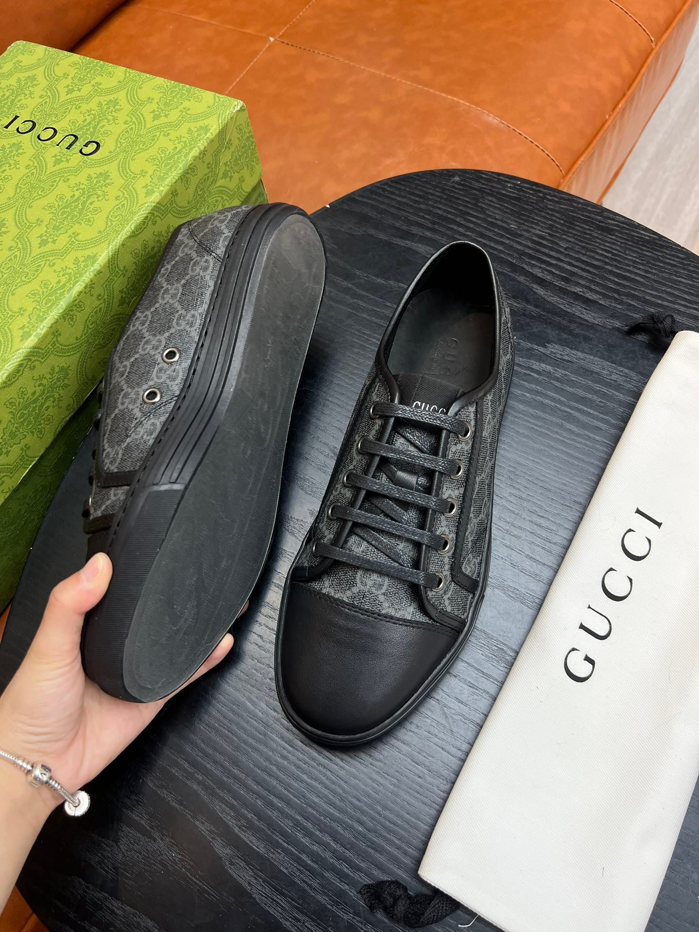 Mehrfarbige Schuhe