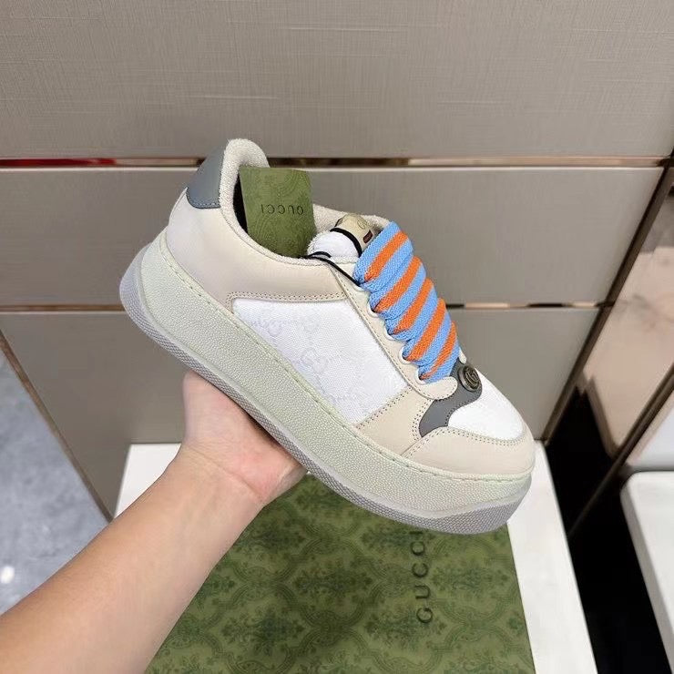 Mehrfarbige Schuhe