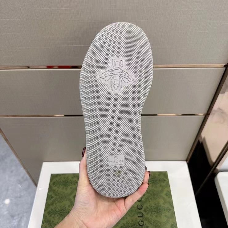 Mehrfarbige Schuhe