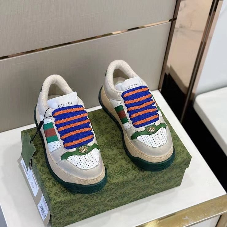 Mehrfarbige Schuhe