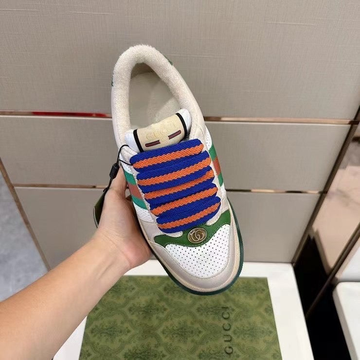 Mehrfarbige Schuhe