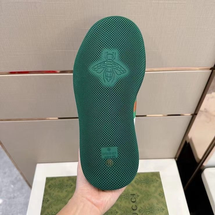 Mehrfarbige Schuhe