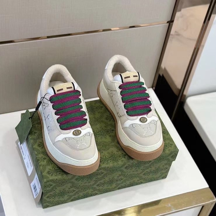 Mehrfarbige Schuhe