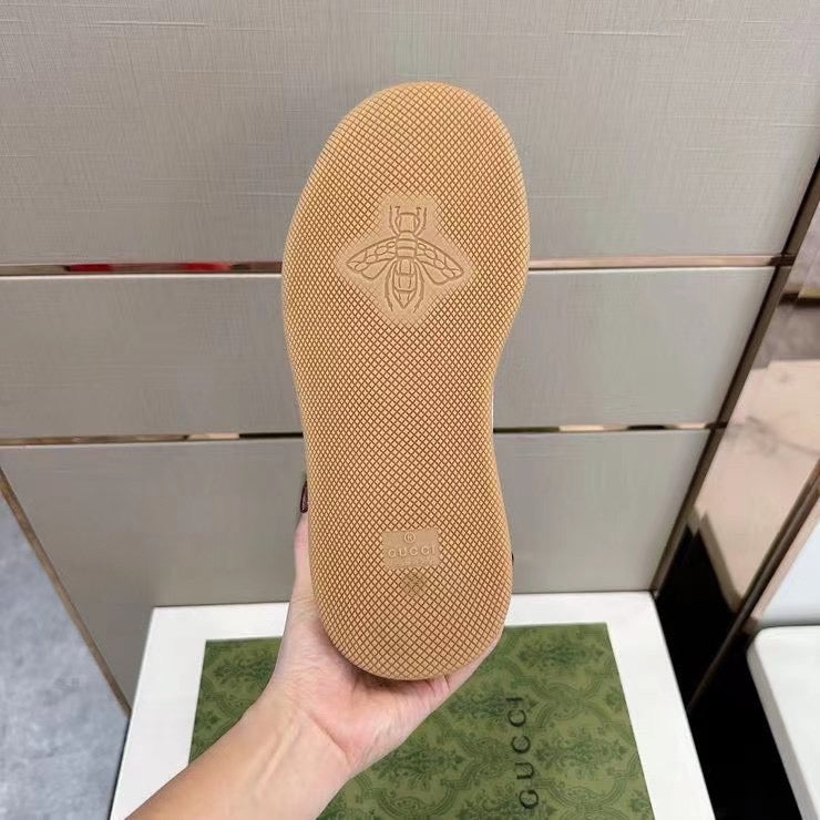 Mehrfarbige Schuhe