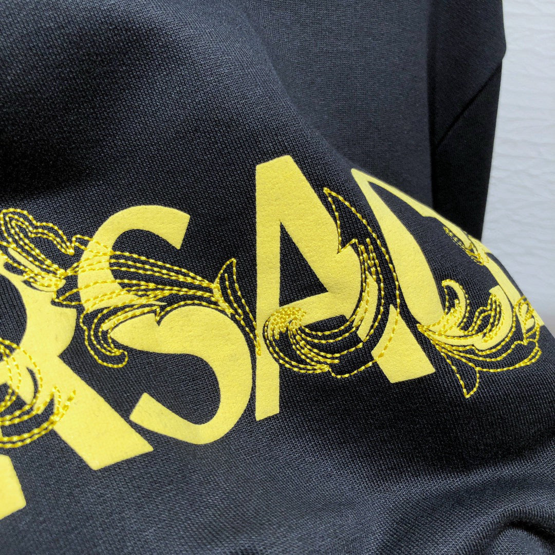 Sudaderas negras con capucha