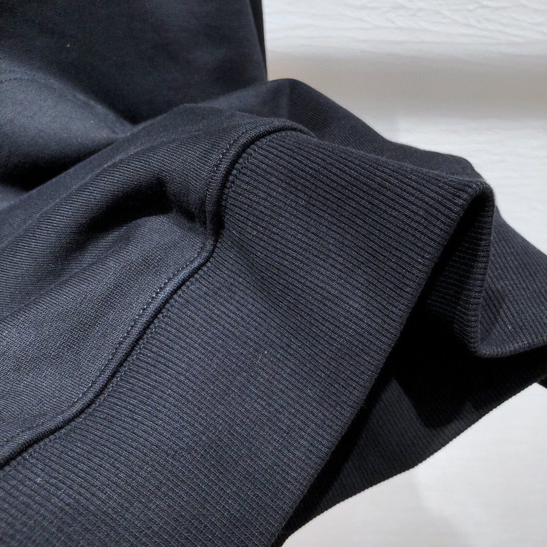 Sudaderas negras con capucha