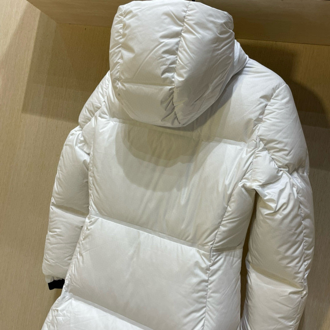 Grau-weiße Jacke