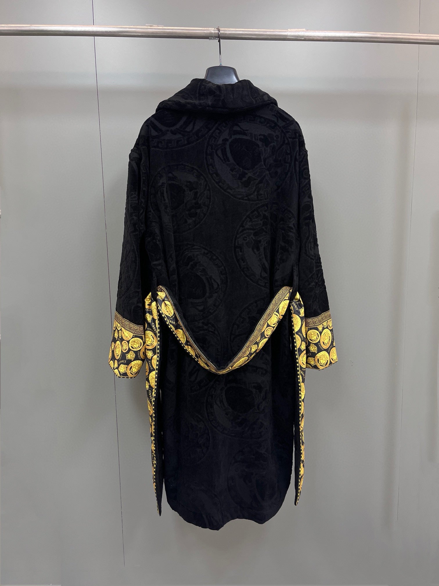 Black Bathrobe - FashionHype.xyz