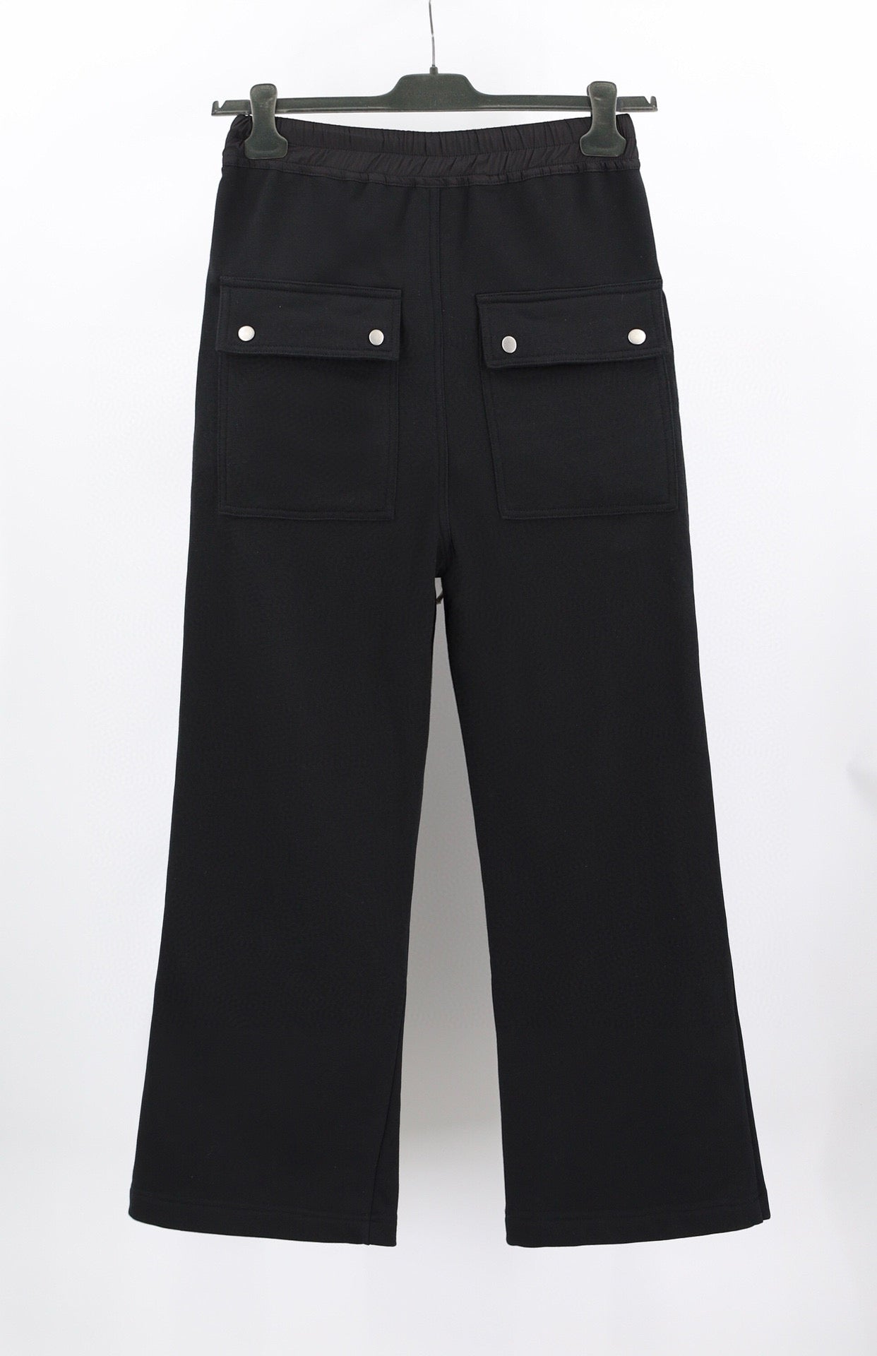 Schwarze und graue Hose