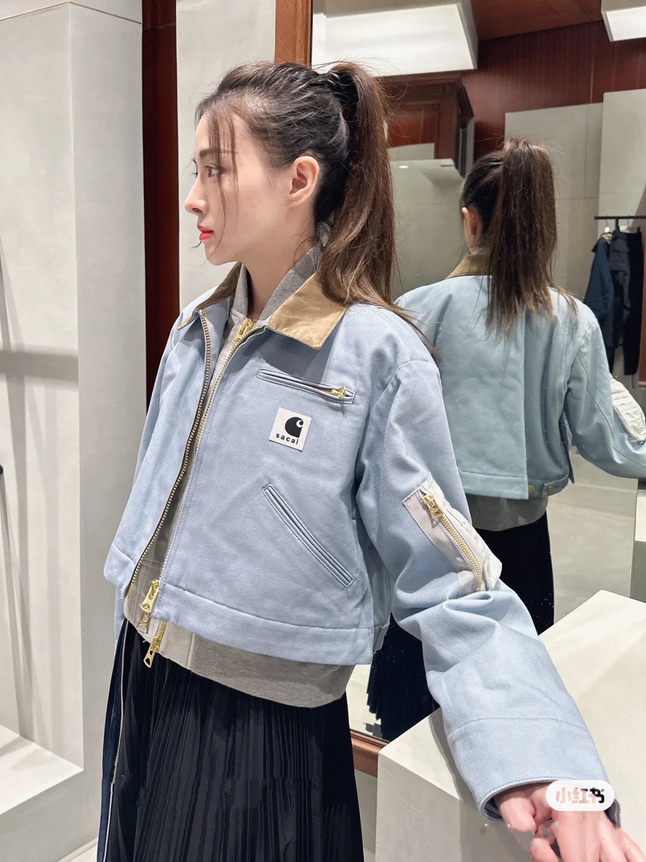 Jacke in Schwarz, Khaki und Hellblau