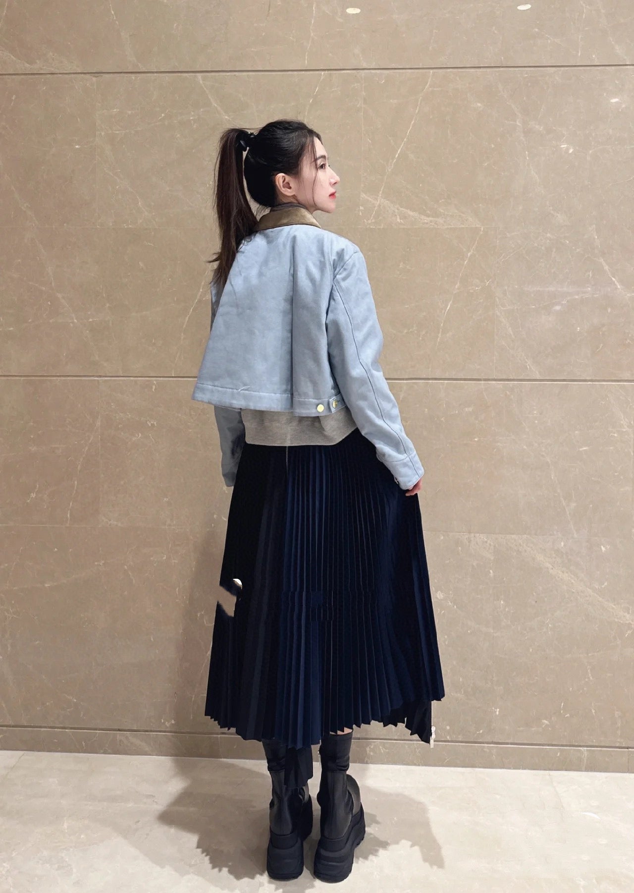 Jacke in Schwarz, Khaki und Hellblau