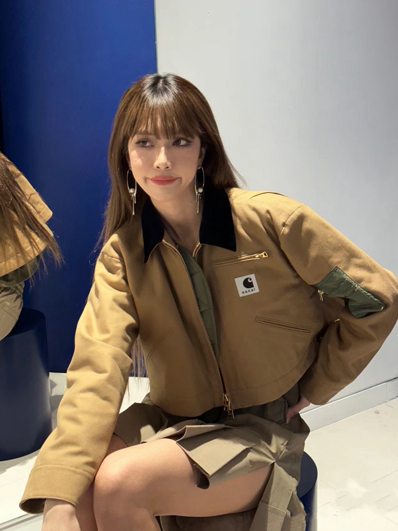 Jacke in Schwarz, Khaki und Hellblau