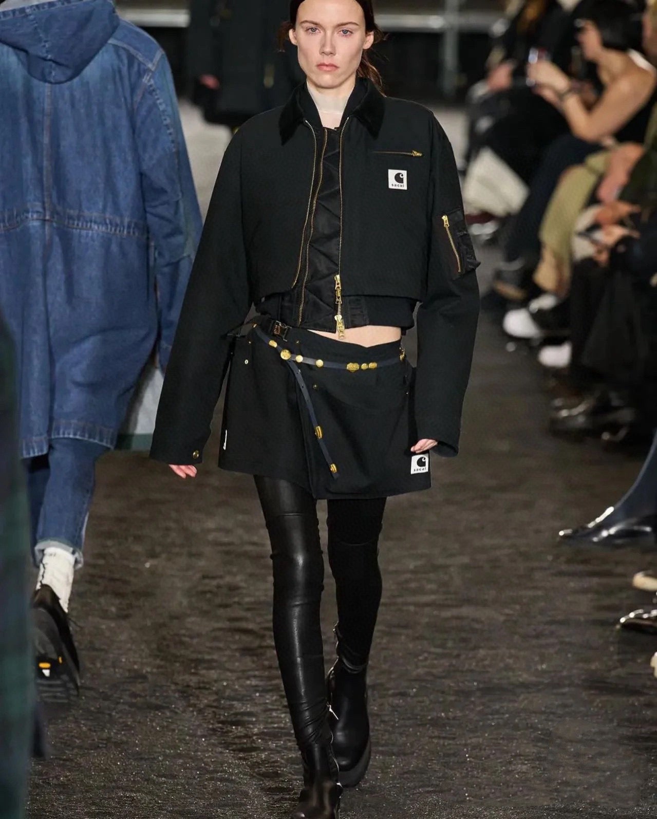 Jacke in Schwarz, Khaki und Hellblau