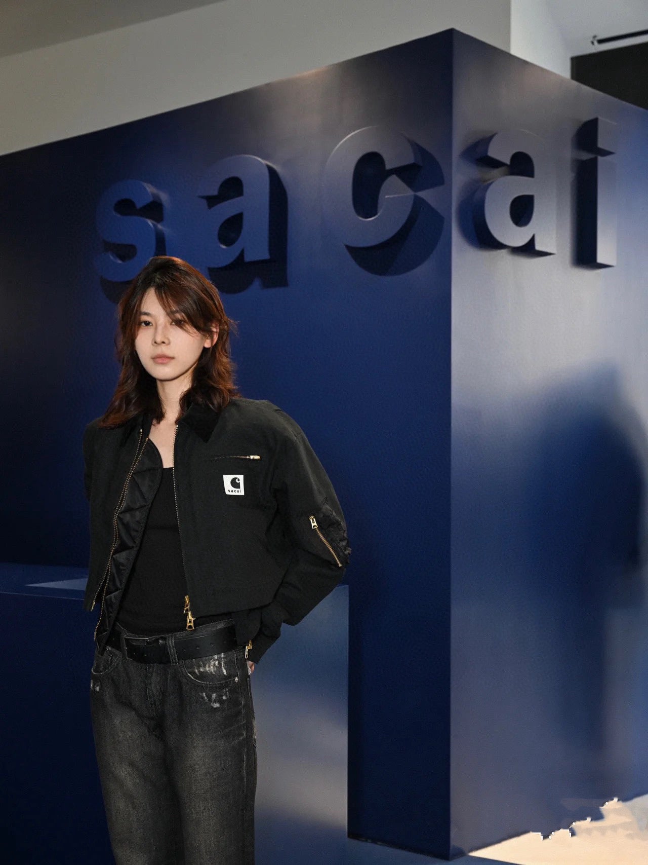 Jacke in Schwarz, Khaki und Hellblau