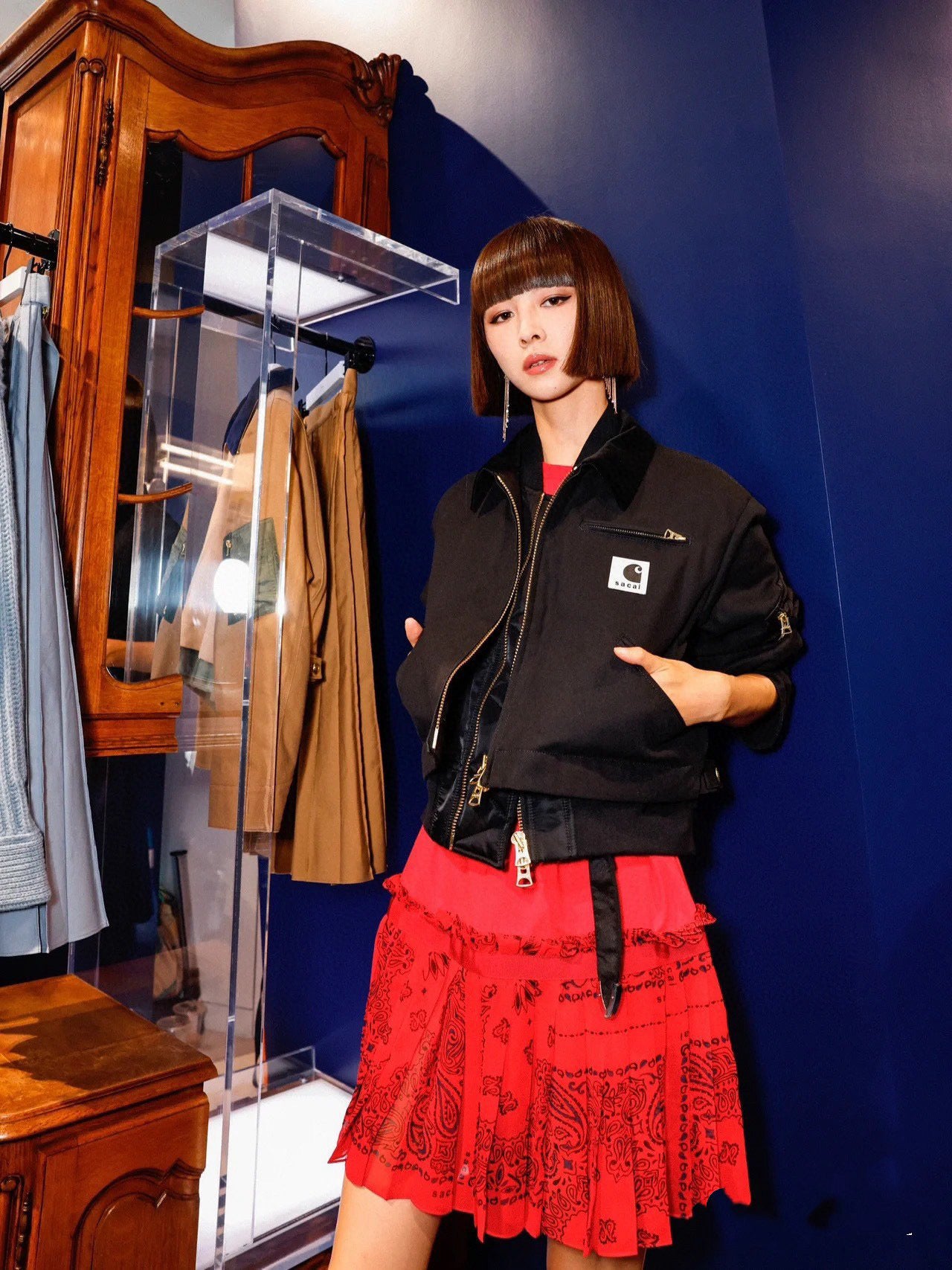 Jacke in Schwarz, Khaki und Hellblau
