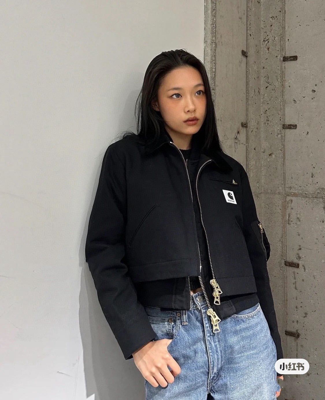 Jacke in Schwarz, Khaki und Hellblau