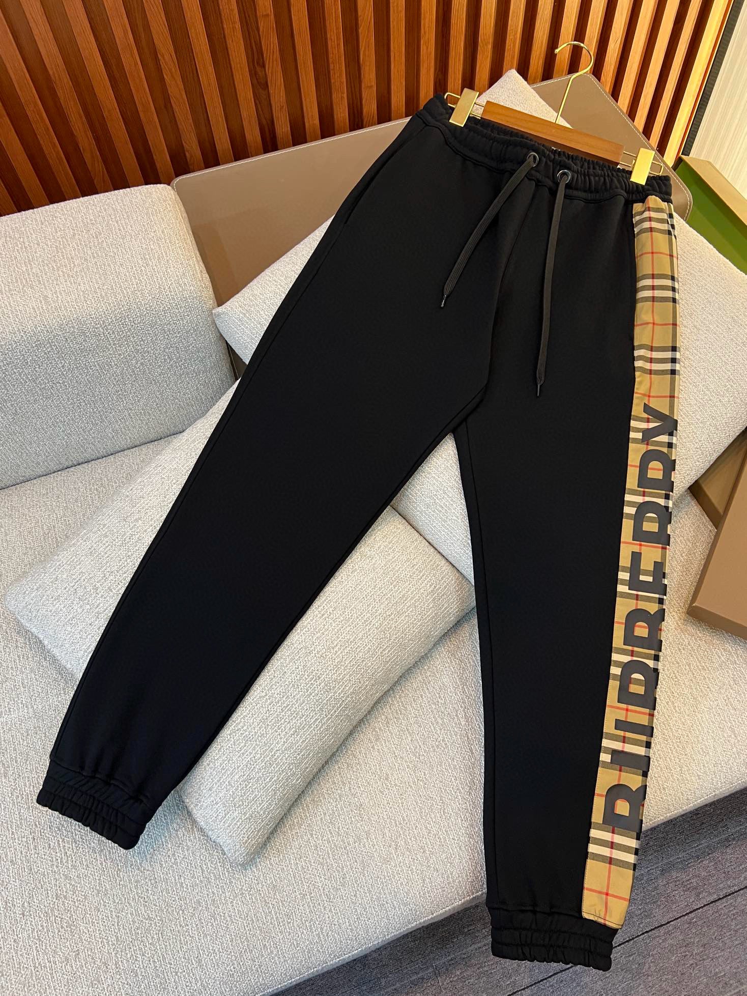 Schwarze Hose - Größe M