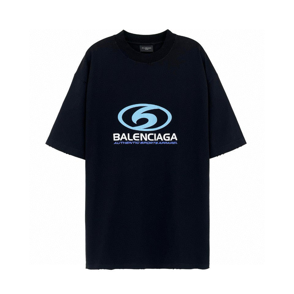 Schwarzes und graues T-Shirt