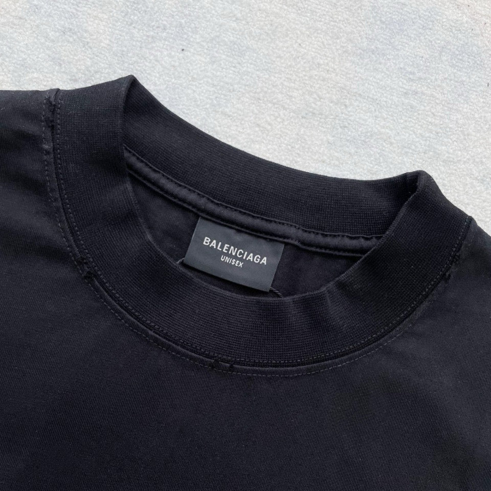 Schwarzes und graues T-Shirt